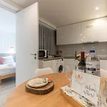 Lovely House דירה