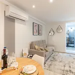 דירה Lovely House