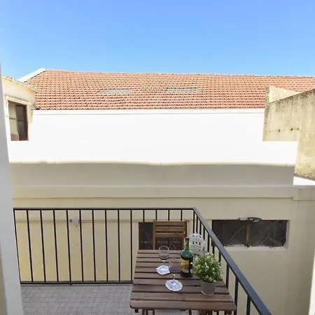 Lovely House דירה