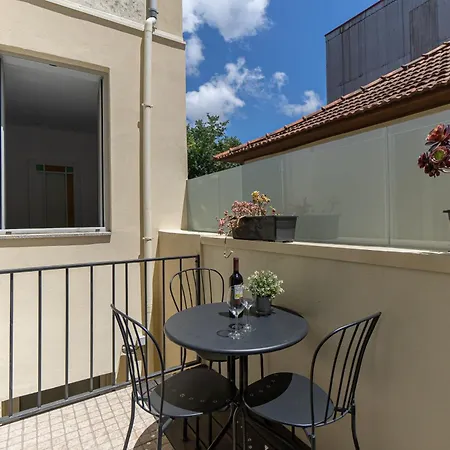 דירה Lovely House *